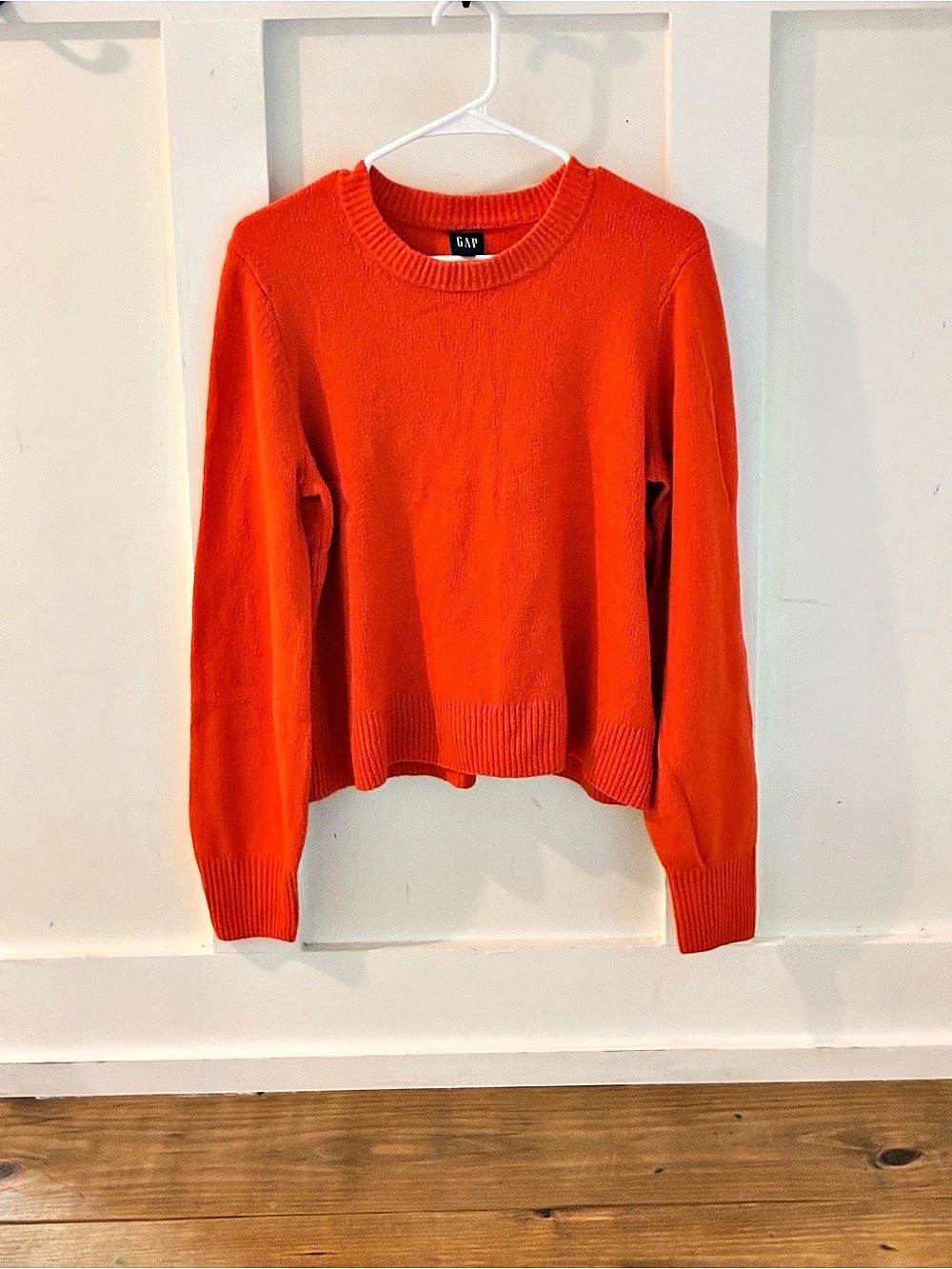 Gap Crewneck Sweater in Orange Size Medium